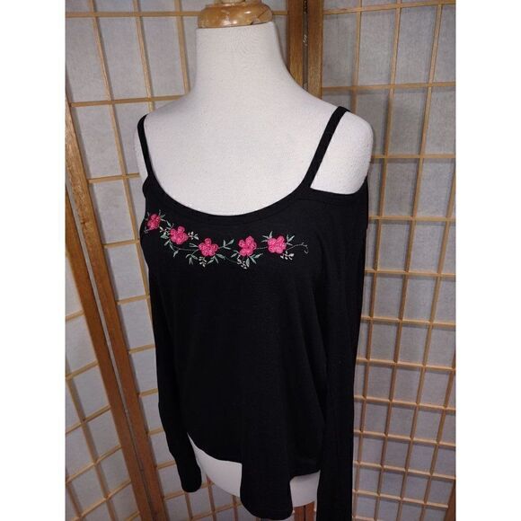 FloraâLgâCold ShoulderâEmbroideredâTop - Picture 13 of 16